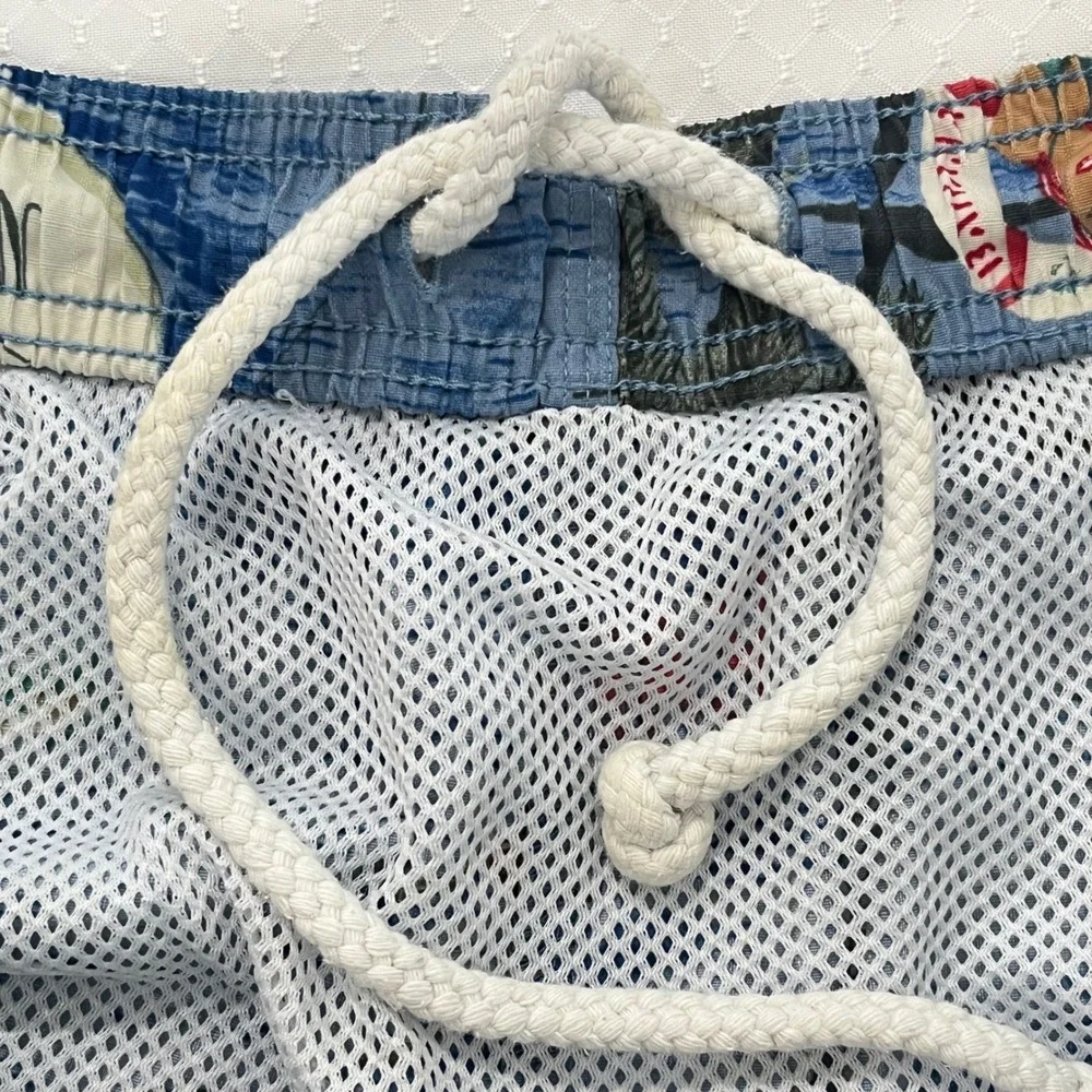 Tommy Bahama Paradise Nation Swim Trunks M Miss Bahama Pinup Girl Graphic Shorts